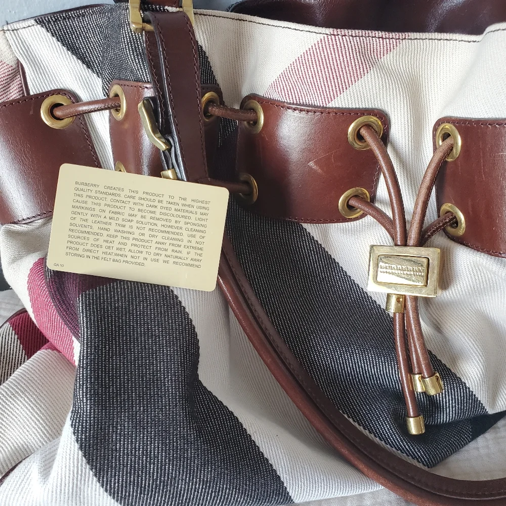 Burberry Large Tote - Picture 7 of 9